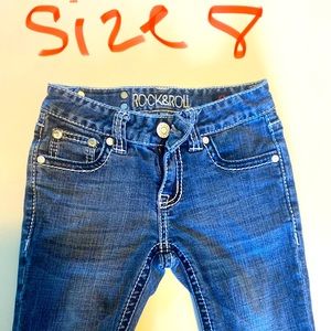 Girls jeans size 8 bootcut super cute!!